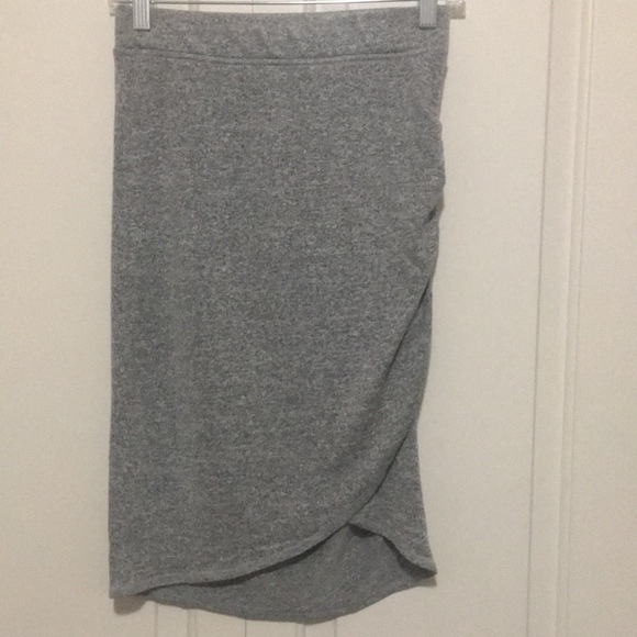 Aritzia- Wilfred Free Skirt - Picture 1 of 6